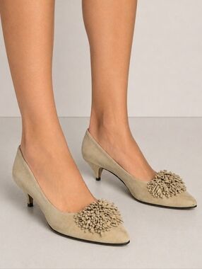 Joan & David Beige Suede Kitten Heel Pumps w/ Floral Detail Size 7.5 Italy